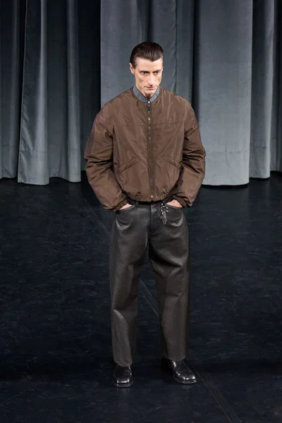 Look 32